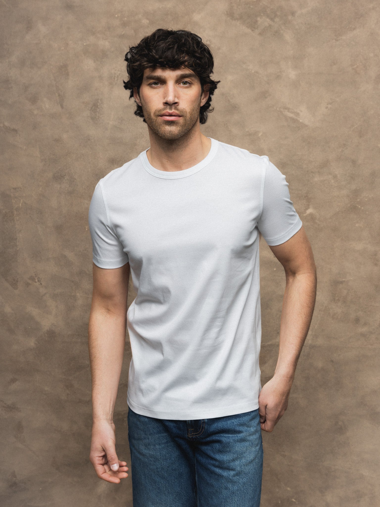 Modelshot / White / Detail